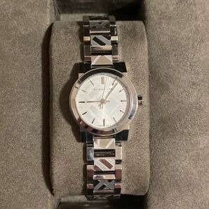 Burberry Women’s Watch Silver 25 mm